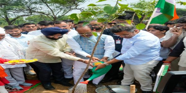 केंद्रीय कृषि मंत्री ने ‘वृक्ष मित्र परिवार’ बनाने का किया आह्वान, दिल्ली सरकार ने अब तक 40.49 लाख पौधे लगाए