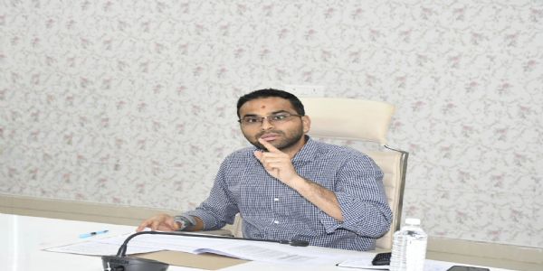 देवरिया : आईजीआरएस प्रकरण का गुणवत्ताहीन निस्तारण, जिलाधिकारी ने बीडीओ लार को दी चेतावनी