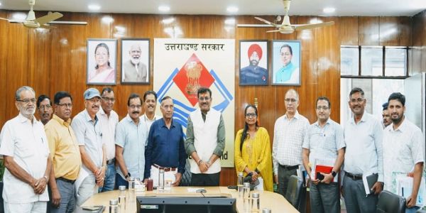 मुख्य सचिव आनंद वर्धन ने पेंशनर्स की मांगों पर की चर्चा, समाधान का दिया भरोसा