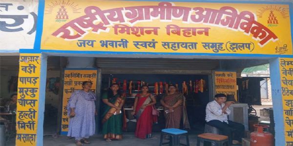 महासमुंद : सीईओ ने झलप में पीएम सूर्य घर योजना और बिहान समूह की आजीविका गतिविधियों का किया निरीक्षण