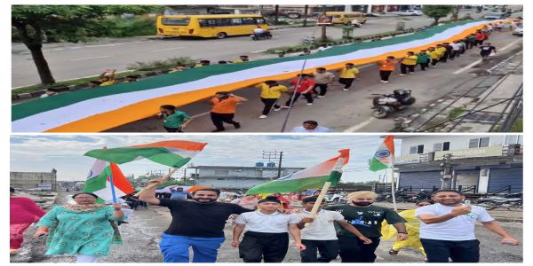 300 फीट लंबे तिरंगे के साथ कठुआ में गूंजी देशभक्ति की हुंकार, हजारों युवाओं ने निकाली तिरंगा रैली