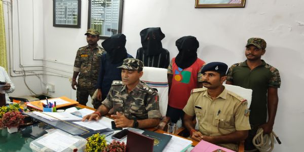 जेवर दुकान मालिक से लूटपाट और फायरिंग मामले में तीन आरोपित गिरफ्तार