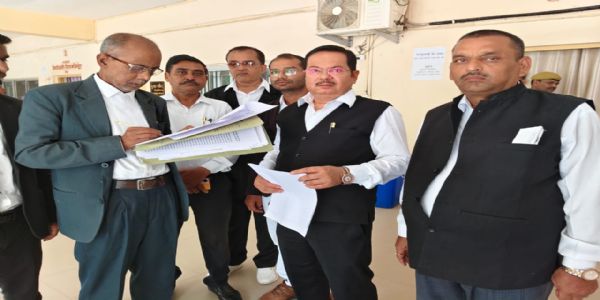 शहर के बाहर शिफ्ट हो रोडवेज बस स्टैंड, अधिवक्ता संघ ने डीएम से की मांग