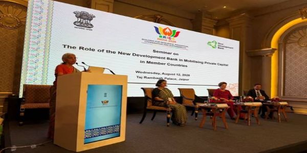 जयपुर में ब्रिक्स देशों के वित्त मंत्रियों और केंद्रीय बैंक के गवर्नरों की बैठक को संबोधिक करतीं निर्मला सीतारमण जयपुर में ब्रिक्स देशों के वित्त मंत्रियों और केंद्रीय बैंक के गवर्नरों की बैठक को संबोधिक करतीं निर्मला सीतारमण