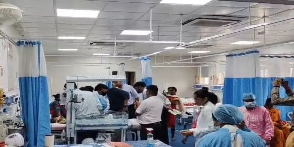 बालाघाट के जिला अस्पताल में जबलपुर की टीम जांच करते हुए बालाघाट के जिला अस्पताल में जबलपुर की टीम जांच करते हुए