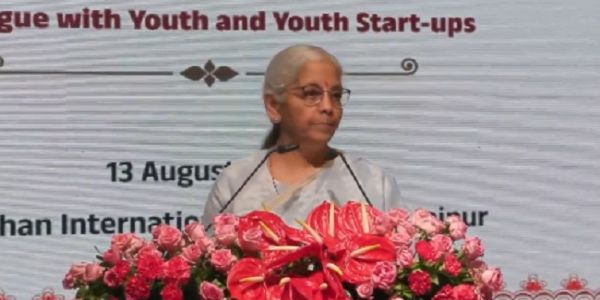 जयपुर में युवा कॉन्क्लेव 2026 के दौरान स्टार्टअप्स उद्यमियों से संवाद करते सीतारमण जयपुर में युवा कॉन्क्लेव 2026 के दौरान स्टार्टअप्स उद्यमियों से संवाद करते सीतारमण