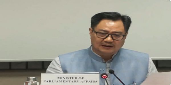 प्रेसवार्ता को संबोधित करते हुए संसदी कार्यमंत्री किरेन रिजिजू प्रेसवार्ता को संबोधित करते हुए संसदी कार्यमंत्री किरेन रिजिजू