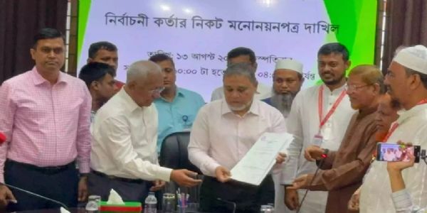 बांग्लादेश में राष्ट्रपति पद के उम्मीदवार कर्नल (रिटायर्ड) ओली अहमद निर्वाचन भवन में प्रतिनिधिमंडल के साथ । फोटो - ढाका ट्रिब्यून बांग्लादेश में राष्ट्रपति पद के उम्मीदवार कर्नल (रिटायर्ड) ओली अहमद निर्वाचन भवन में प्रतिनिधिमंडल के साथ । फोटो - ढाका ट्रिब्यून