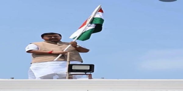 भाजपा अध्यक्ष नितिन नवीन ने लहराया तिरंगा भाजपा अध्यक्ष नितिन नवीन ने लहराया तिरंगा