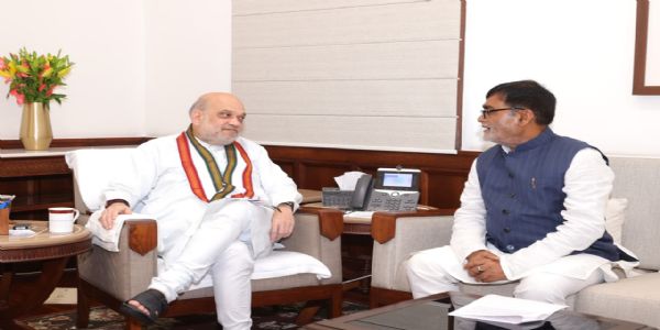 अमित शाह से बात करते रामकपाल यादव अमित शाह से बात करते रामकपाल यादव