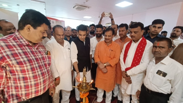 विभाजन विभीषिका स्मृति दिवस पर एनेक्सी भवन में प्रदर्शनी का उद्घाटन करते नोएडा विधायक पंकज सिंह।