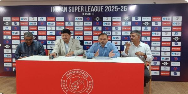 टाटा स्टील के कॉरपोरेट सर्विसेज के वाइस प्रेसिडेंट डी. बी. सुंदर रामम और अन्य का फाइल फोटो टाटा स्टील के कॉरपोरेट सर्विसेज के वाइस प्रेसिडेंट डी. बी. सुंदर रामम और अन्य का फाइल फोटो