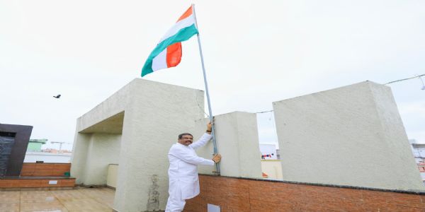 सांसद धर्मेंद्र प्रधान ने भुवनेश्वर स्थित आवास पर फहराया तिरंगा सांसद धर्मेंद्र प्रधान ने भुवनेश्वर स्थित आवास पर फहराया तिरंगा