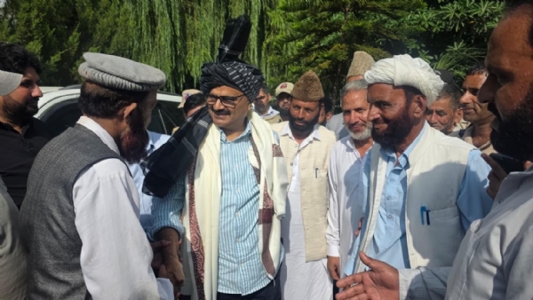 Javed Rana met with public representatives and delegations; assured them of a speedy resolution to their issues.