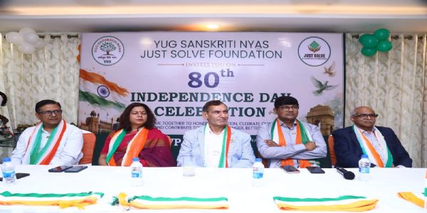 युग संस्कृति न्यास के संस्थापक धर्मवीर के साथ अन्य लोग मौजूद। युग संस्कृति न्यास के संस्थापक धर्मवीर के साथ अन्य लोग मौजूद।