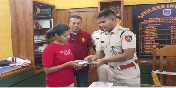 बरामद किए गए 30 गुम और चोरी हुए मोबाइल फोन वास्तविक मालिकों को सौंपे गए