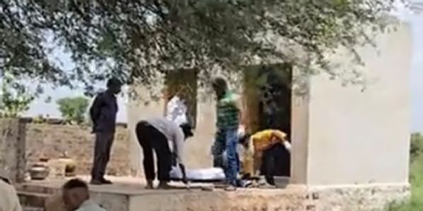 बुजुर्ग की गला रेतकर हत्या, शव के पास ही शराब पी और खाना खाया