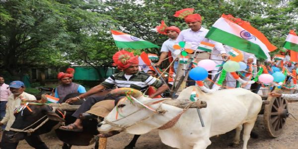 झाबुआ: हर घर तिरंगा अभियान के तहत राणापुर में निकली पारंपरिक बैलगाड़ी तिरंगा यात्रा