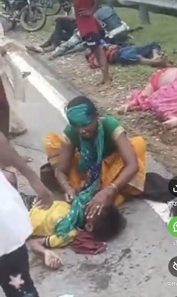 मौके पर घायल हुये श्रधालू