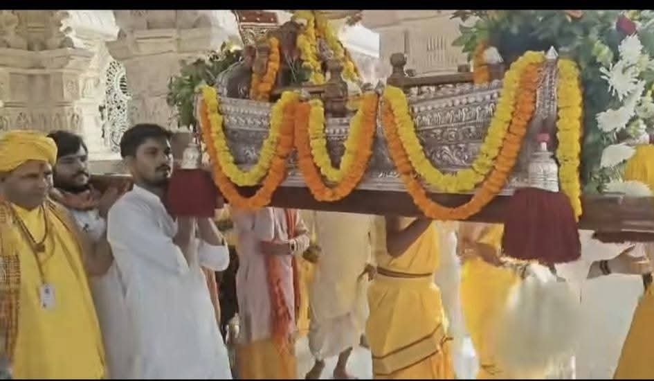 रामलला की उत्सव मूर्ति की पालकी रामलला की उत्सव मूर्ति की पालकी