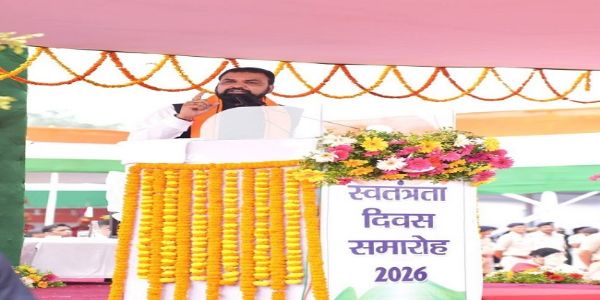 मुख्यमंत्री सम्राट ध्वजारोहण के बाद उपस्थित लोगों को सम्बोधित करते हुए मुख्यमंत्री सम्राट ध्वजारोहण के बाद उपस्थित लोगों को सम्बोधित करते हुए