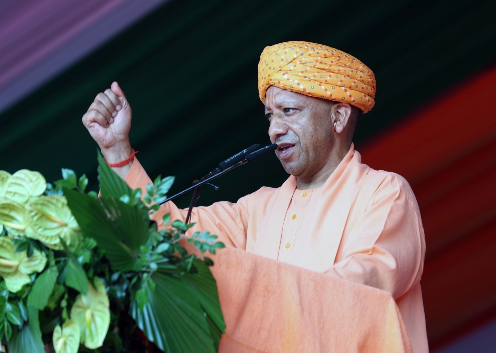 मुख्यमंत्री, योगी आदित्यनाथ जी, दिनांक 15 अगस्त 2026 को विधान भवन परिसर, लखनऊ में 80वें स्वतंत्रता दिवस के अवसर पर ध्वजारोहण करते तथा अपने विचार व्यक्त करते हुये और कलाकारों की प्रस्तुति देखते हुए मुख्यमंत्री, योगी आदित्यनाथ जी, दिनांक 15 अगस्त 2026 को विधान भवन परिसर, लखनऊ में 80वें स्वतंत्रता दिवस के अवसर पर ध्वजारोहण करते तथा अपने विचार व्यक्त करते हुये और कलाकारों की प्रस्तुति देखते हुए