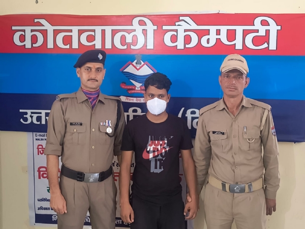 फोटो-16एनटीएच01 टिहरी में कैंपटी थाना पुलिस ने अवैध कारतूसों के साथ आरोपी को किया गिरफ्तार। फोटो-16एनटीएच01 टिहरी में कैंपटी थाना पुलिस ने अवैध कारतूसों के साथ आरोपी को किया गिरफ्तार।