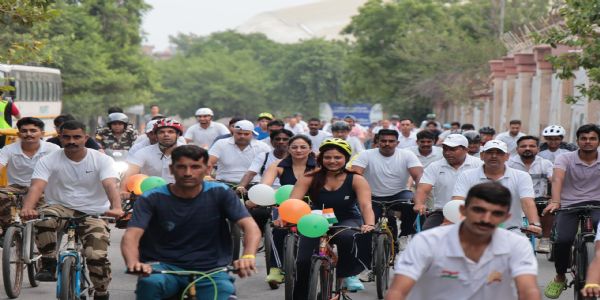 फिट इंडिया संडे ऑन साइकिल में दिखा देशभक्ति का जोश