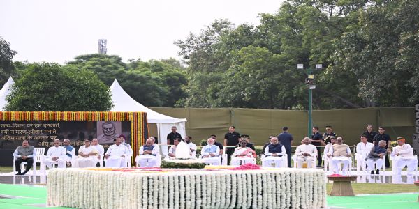 सदैव अटल पर गणमान्य जन सदैव अटल पर गणमान्य जन