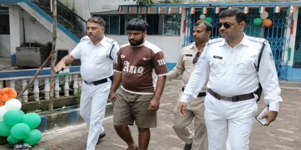 लच्छीपुर छिनतई कांड में बाबर खान गिरफ्तार, 30 हजार रुपये और स्कॉर्पियो की चाबी लूटने का आरोप
