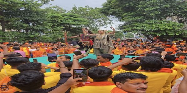 सूरत में निकाली गयी भव्य कांवड़ यात्रा, 5 हजार से अधिक श्रद्धालु हुए शामिल