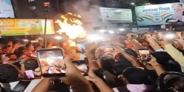 जेपीएससी मुद्दे पर छात्रों ने मुख्यमंत्री, राहुल गांधी और तेजस्वी यादव का फूंका पुतला