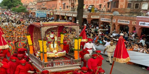 राजसी वैभव और लोक संस्कृति के संगम के बीच निकली बूढ़ी तीज माता की शाही सवारी