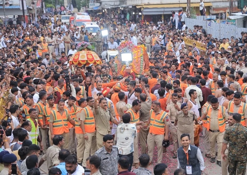 उज्जैन में निकली भगवान महाकाल की श्रावण मास की दूसरी सवारी उज्जैन में निकली भगवान महाकाल की श्रावण मास की दूसरी सवारी