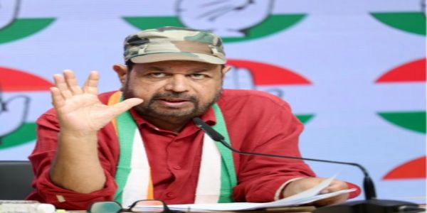 कांग्रेस मुख्यालय में पत्रकार वार्ता को संबोधित करते ओबीसी विभाग के अध्यक्ष डॉ. अनिल जयहिंद। कांग्रेस मुख्यालय में पत्रकार वार्ता को संबोधित करते ओबीसी विभाग के अध्यक्ष डॉ. अनिल जयहिंद।