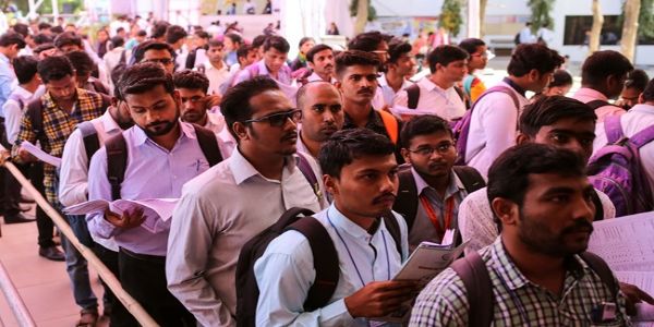 बेरोजगारी के लोगो का प्रतीकात्मक चित्र बेरोजगारी के लोगो का प्रतीकात्मक चित्र