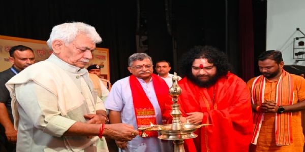 जम्मू-कश्मीर के उपराज्यपाल मनोज सिन्हा ने यह फोटो एक्स हैंडल पर साझा किया। जम्मू-कश्मीर के उपराज्यपाल मनोज सिन्हा ने यह फोटो एक्स हैंडल पर साझा किया।