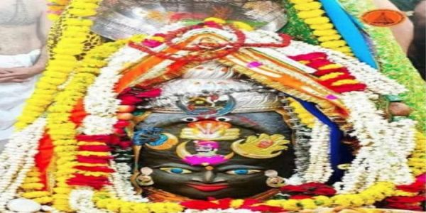 2.30 बजे खुले महाकाल मंदिर के पट, भस्म आरती में उमड़े भक्त 2.30 बजे खुले महाकाल मंदिर के पट, भस्म आरती में उमड़े भक्त
