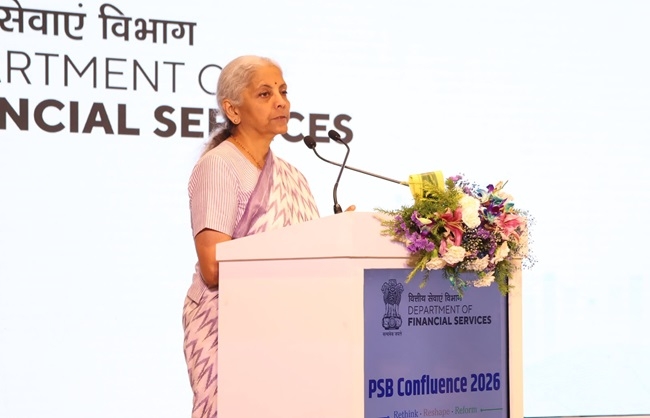 नई दिल्ली में आयोजित दो दिवसीय ‘पीएसबी कॉन्क्लेव’ को संबोधित करते सीतारमण नई दिल्ली में आयोजित दो दिवसीय ‘पीएसबी कॉन्क्लेव’ को संबोधित करते सीतारमण