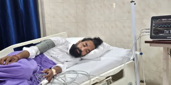 अस्पताल में देवेन्द्रनाथ महतो की तस्वीर अस्पताल में देवेन्द्रनाथ महतो की तस्वीर