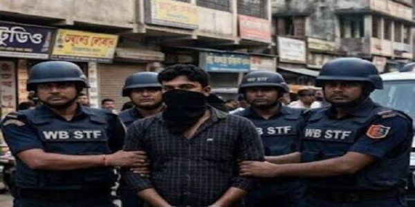आरोपित को ले जाती एसटीएफ - सांकेतिक फोटो आरोपित को ले जाती एसटीएफ - सांकेतिक फोटो
