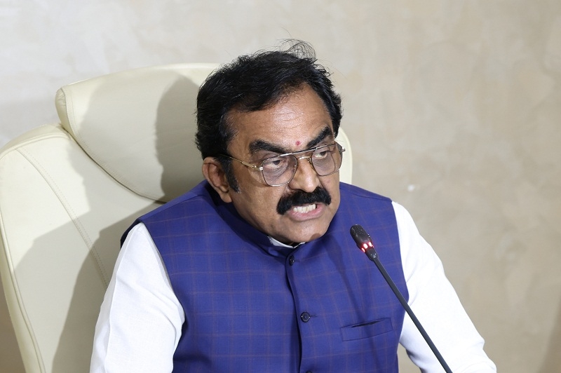 कैबिनेट में लिए गए निर्णयों की जानकारी देते हुए मंत्री राकेश सिंह कैबिनेट में लिए गए निर्णयों की जानकारी देते हुए मंत्री राकेश सिंह