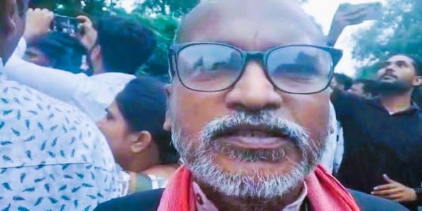 अरुण भेलकेचा जंतर-मंतरवरील फोटो अरुण भेलकेचा जंतर-मंतरवरील फोटो