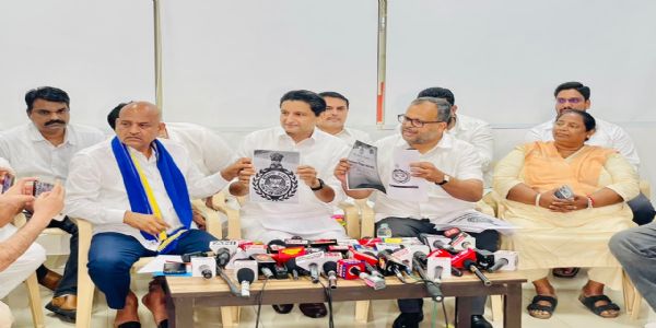 हरियाणा के कांग्रेस सांसदों का दावा : सरकार ने बदला प्रदेश का प्रतीक चिन्ह
