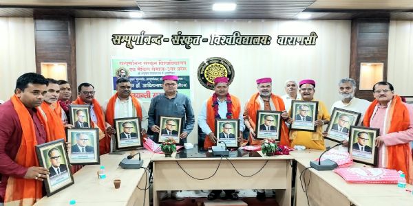 संपूर्णानंद संस्कृत विश्वविद्यालय के प्रथम कुलपति पदम् विभूषण डॉ आदित्यनाथ झा की मनाई गई जयंती