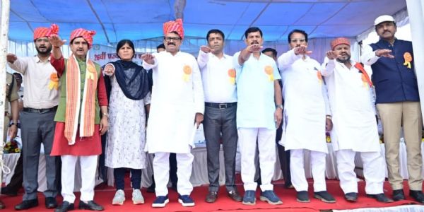 रिमझिम फुहारों के बीच केंद्रीय राज्य मंत्री तोखन साहू ने चार दिवसीय प्रतियोगिता का किया उद्घाटन