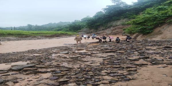मातर में बाढ़ के बीच फंसे 64 लोगों का सफल रेस्क्यू, 52 बच्चे और 12 स्टाफ सदस्य सुरक्षित निकाले