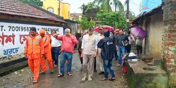 लगातार बारिश से काली पहाड़ी में राहत अभियान, कच्चे मकानों में पहुंचाई गई राहत सामग्री