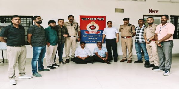 गोविंदपुरी स्टेशन पर 30 लाख का सोना बरामद, तस्कर और रिसीवर गिरफ्तार