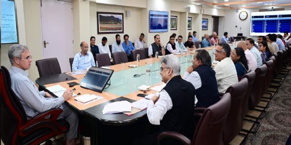 मुख्यमंत्री ने जम्मू-कश्मीर के पहले अंतर्राष्ट्रीय फिल्म महोत्सव की अंतिम तैयारियों की समीक्षा की